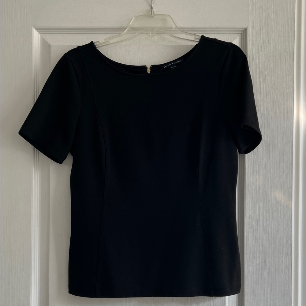 Banana Republic Classic Black Short Sleeve Top with zipper in back 10 stretch